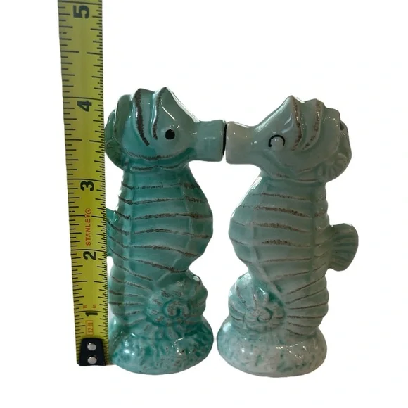 Aqua color kissing seahorse salt and pepper shakers - Picture 9 of 12